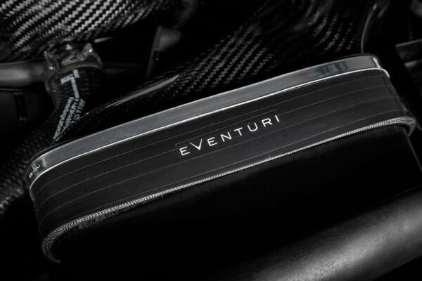 Eventuri Carbon Fiber Air Intake - Mercedes GLC63S amg inbouw voorbeeld