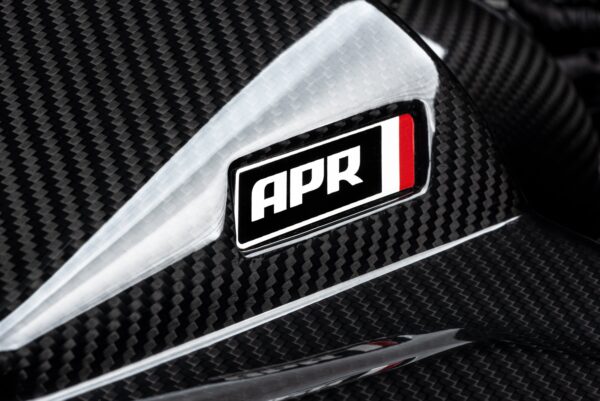 APR Carbon Fiber air intake - Audi A4 + A5 B9 2.0TFSI - CI100036 - logo badge