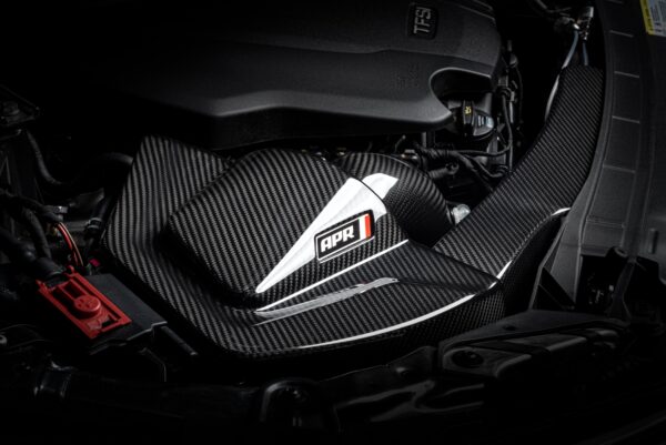 APR Carbon Fiber air intake - Audi A4 + A5 B9 2.0TFSI - CI100036 - gemonteerd