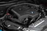 Dinan Upgrade Voorste Veerpootbruggen (set) - BMW 230i + 330i + M240i + M340i Gx - 2019-2026 - D180-0014 gemonteerd in combinatie met de carbon fiber air intake kit van Dinan
