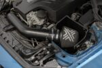 Pipercross Performance Air Intake - BMW M135i + M235i + 335i + 435i M2 Fx - 3.0T N55-motor - gemonteerd op een blauwe BMW M2 F87