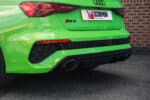 Scorpion RVS Sportuitlaat - Audi RS3 8Y Sportsback (OPF) - Met klep - Resonated uivoering met Carbon Fiber ovale uitlaatsierstukken gemonteerd op een Audi groene Audi RS3 8Y sportback