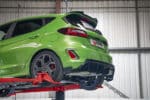 Scorpion RVS Sportuitlaat met klep - Ford Fiesta Mk8 ST 1.5 EcoBoost - 2018-2021 - Predator met Polished 90mm daytona sierstukken gemonteerd op een Groene Ford Fiesta Mk8 ST